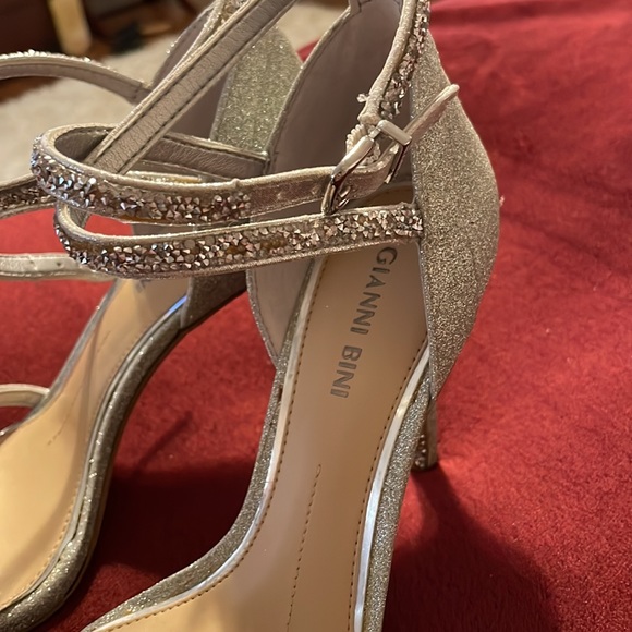 Silver sparkly heels! - Picture 4 of 6